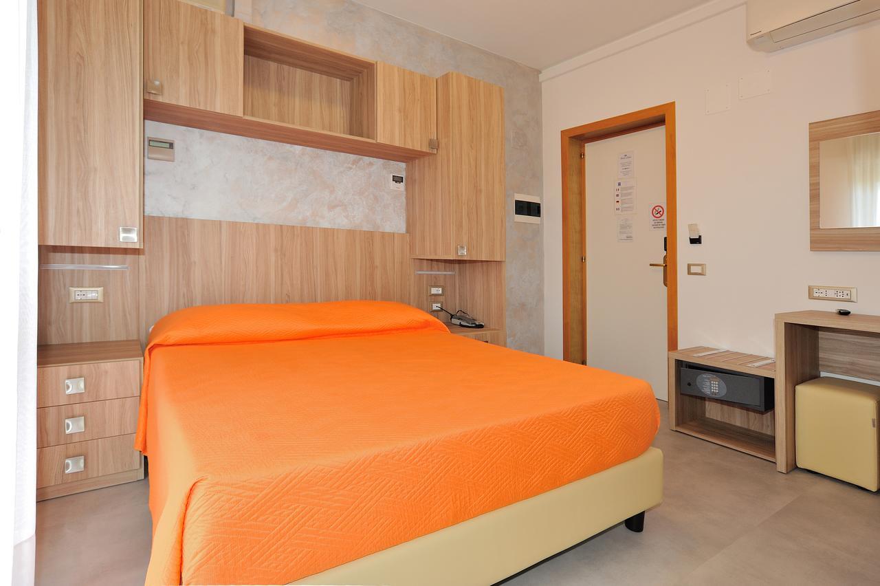 Hotel Lidia Alba Adriatica Eksteriør bilde